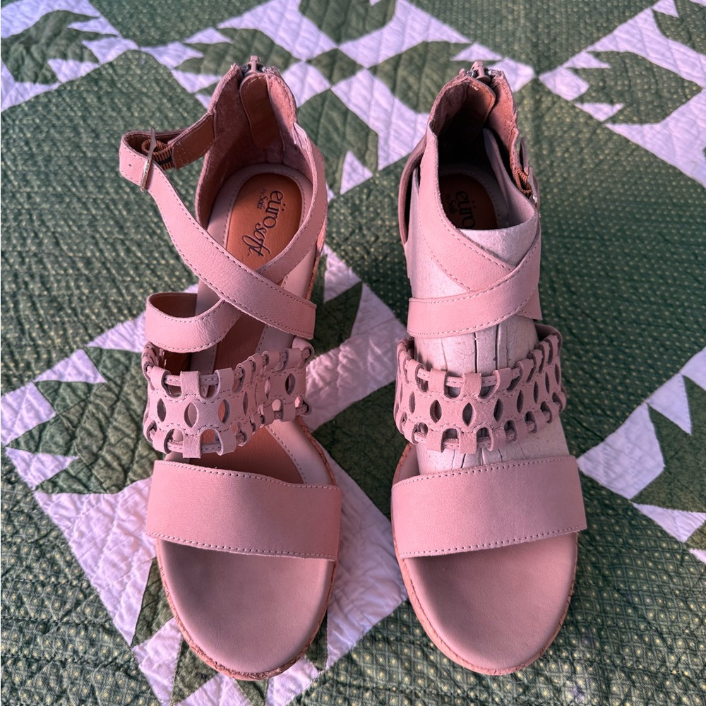Women’s Strappy Sandals with Cutout Detail